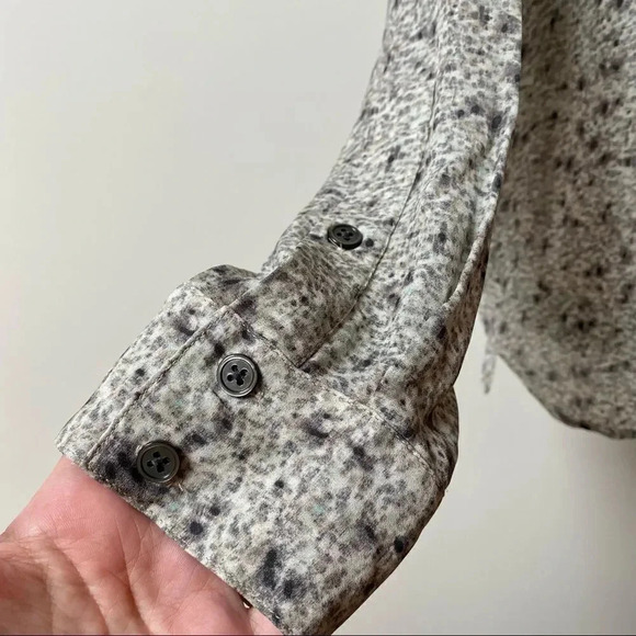 Elizabeth and James Silk Blouse Abstract Print Button Front Long Sleeve Medium - Picture 5 of 16